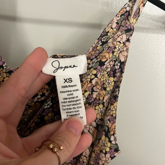 Suuuuper cute floral tank top, cropped. Only worn once, great condition - Picture 2 of 3